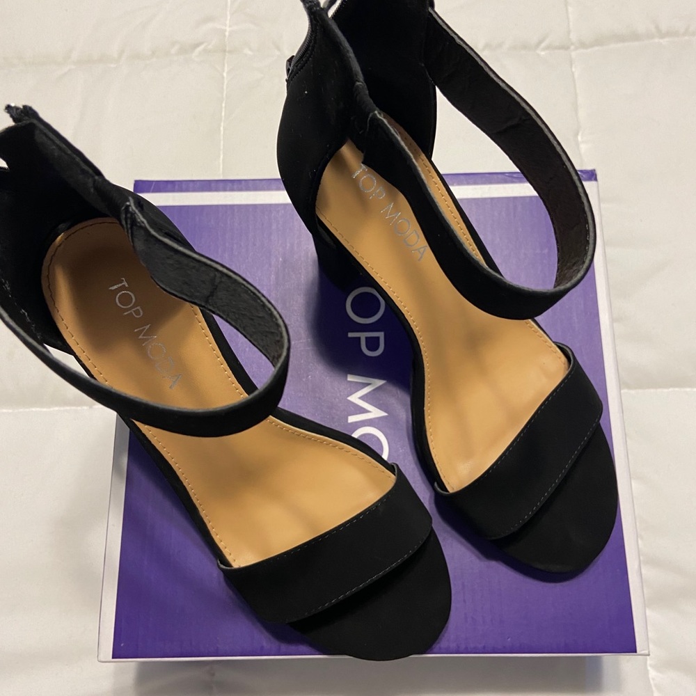 Heels - Picture 4 of 4